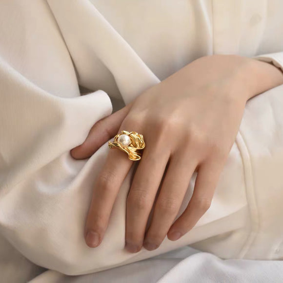 Wrinkled Golden Foil Ring - Simply Basy